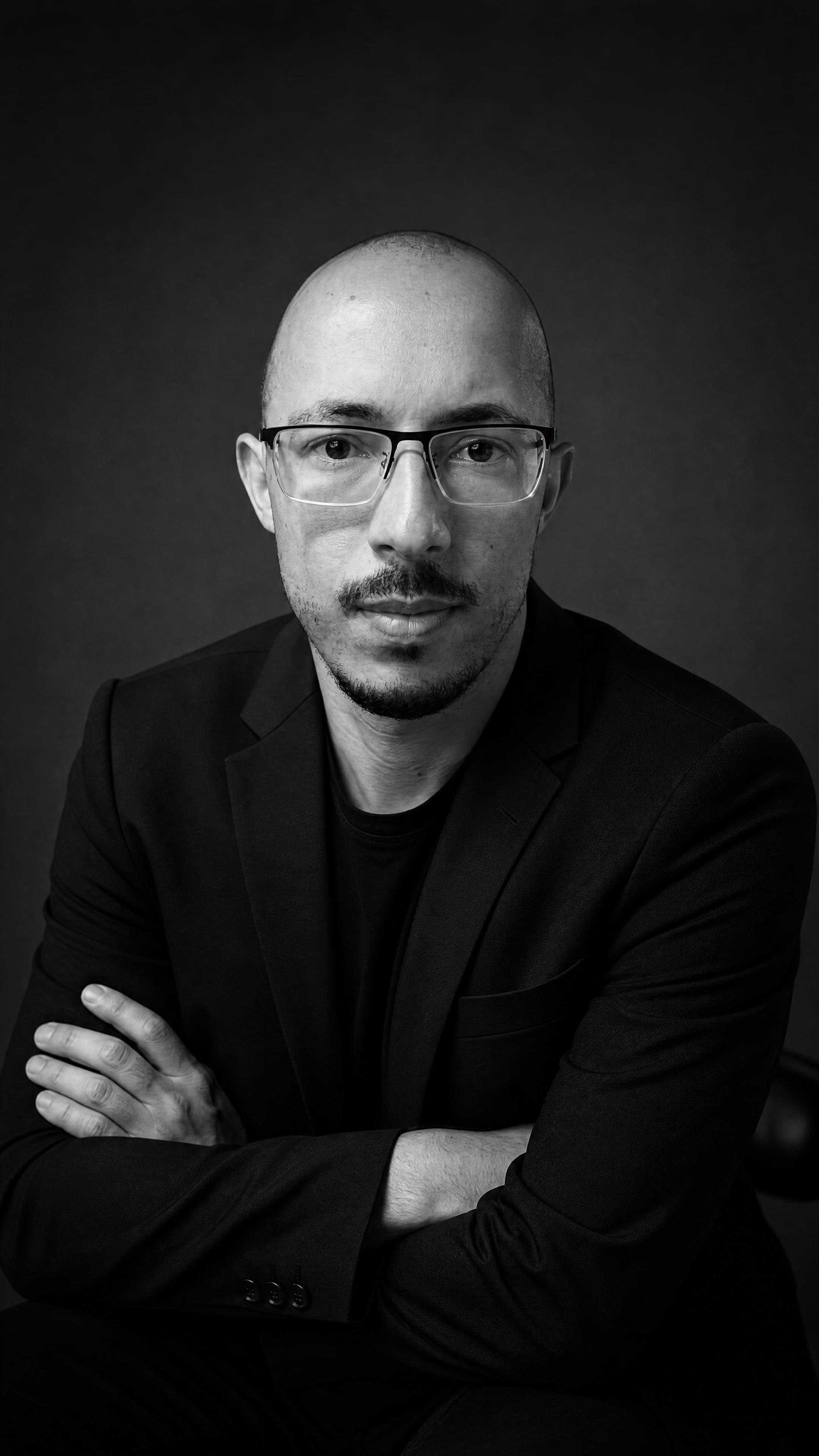 Retrato editorial preto e branco