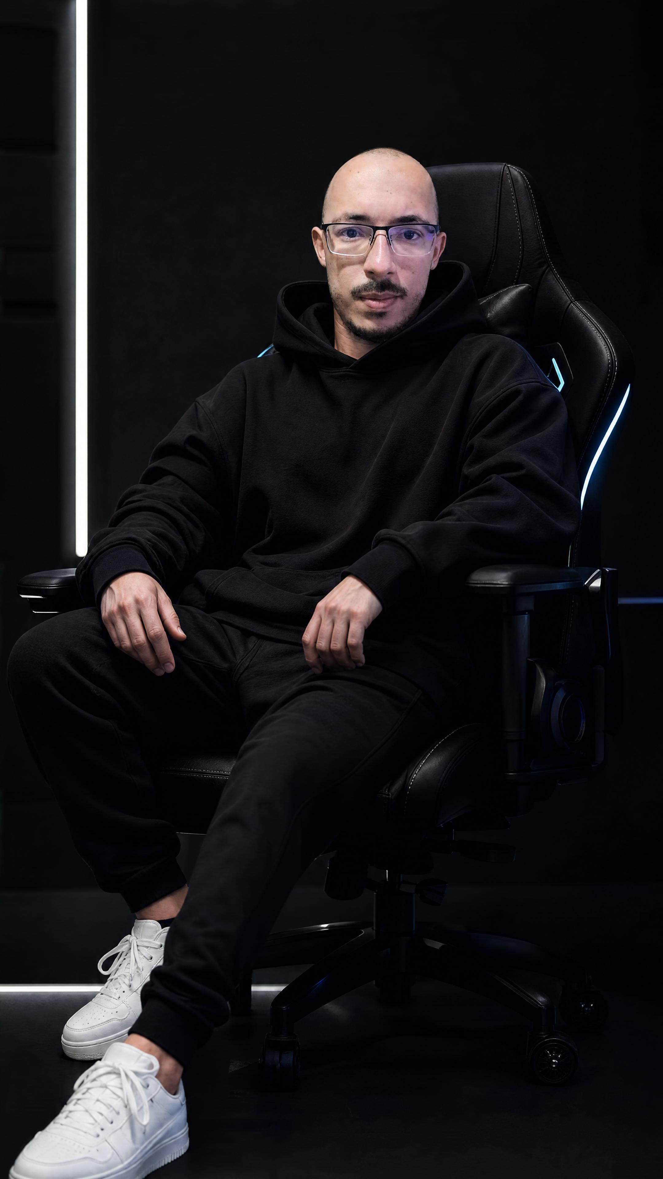 Retrato futurista em ambiente tech